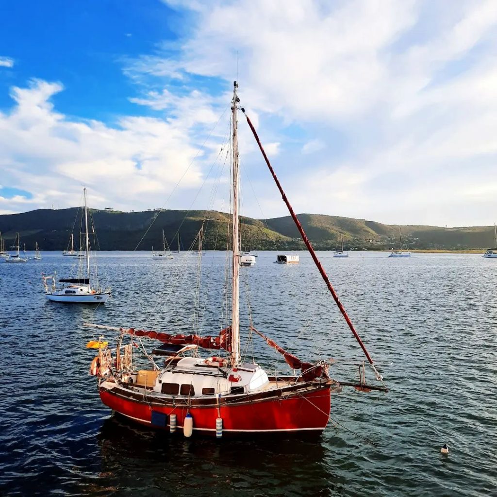 Spontanität ist Freiheit Boot Wasser Bootsfahrt Weltreise Alltag Südafrika Knysna