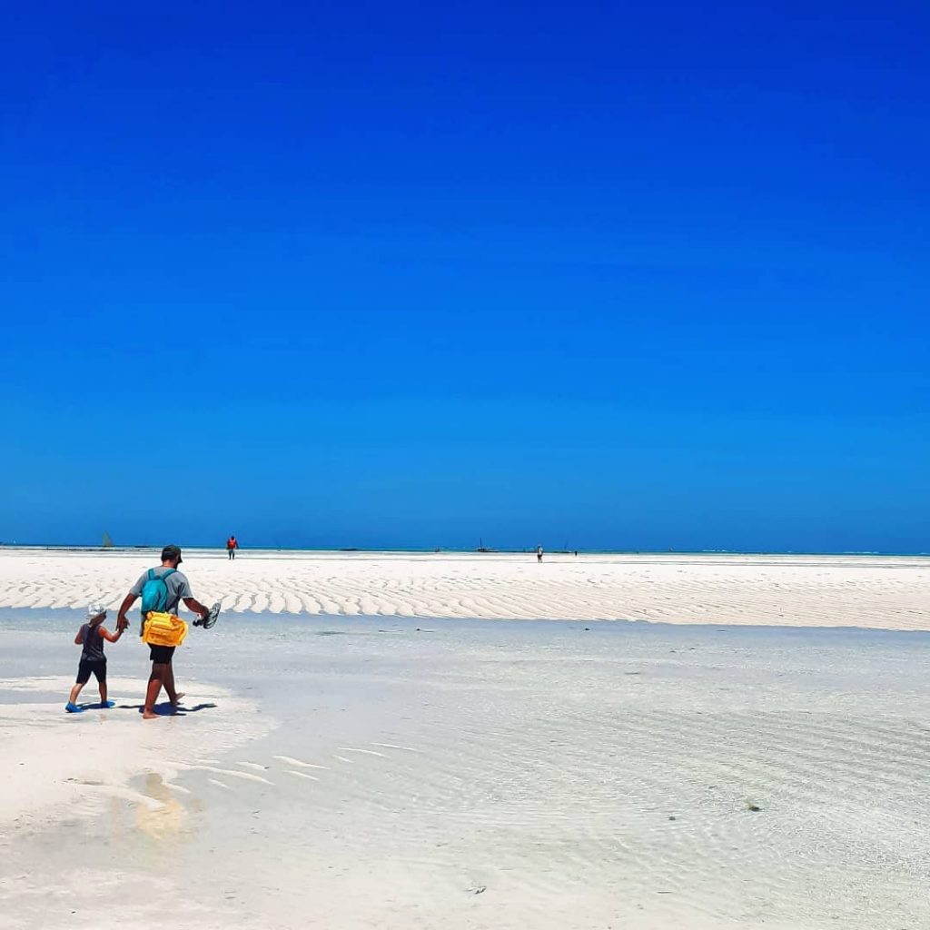 Familie aussuchen threelittelions Reiseleben Weltreise als Familie Sansibar Tansania Jambiani Strand