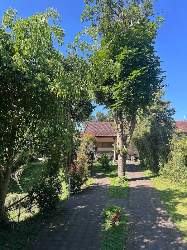 Speisesaal Essensraum Garten Vipassana Bali